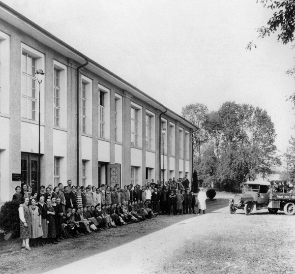 historic picture of Swiss flax spinning plant in Niederlenz